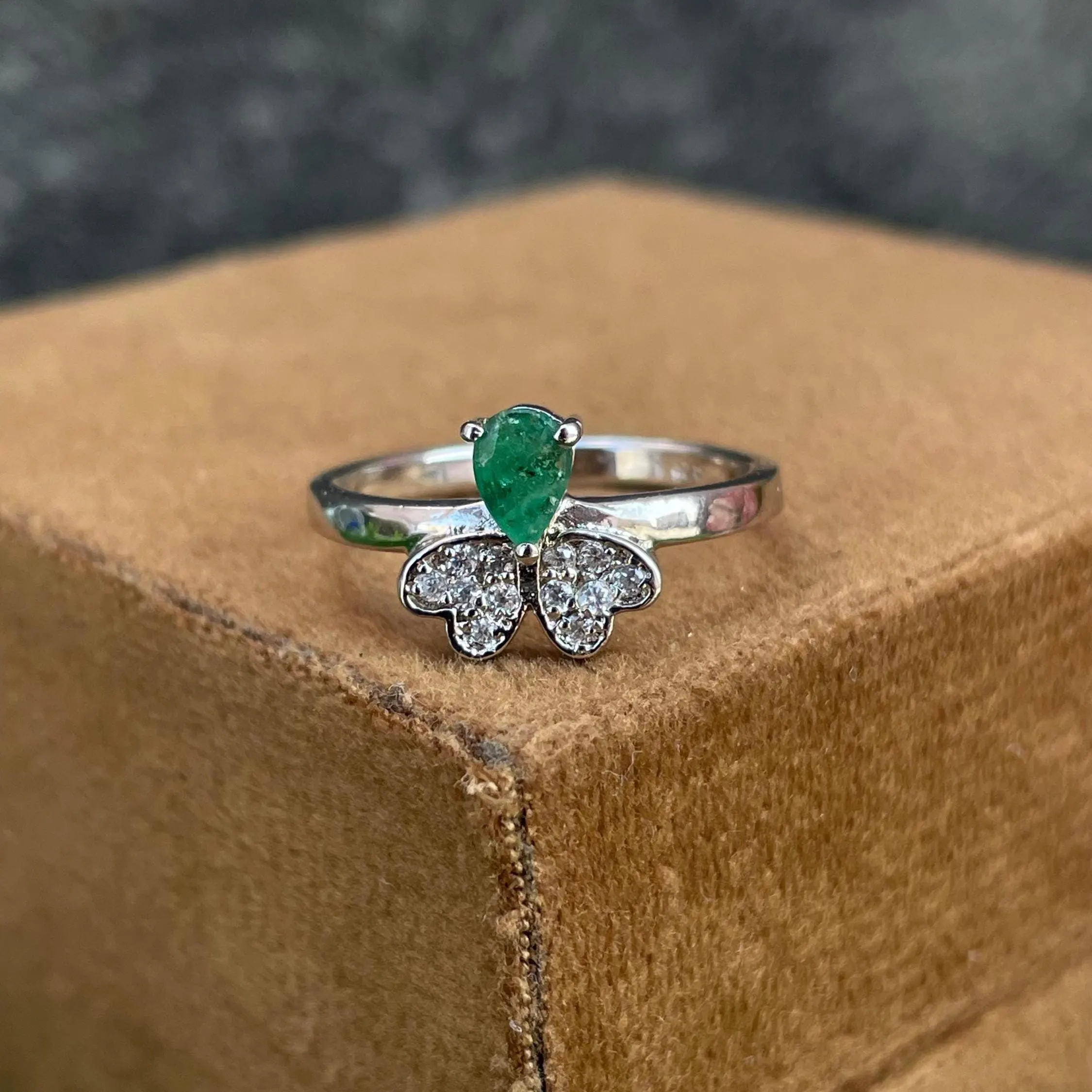 Vintage Style Natural Zambian Emerald in 925 Silver -Vivid Green Gemstone Statement Ring - Classic Daily Wear Emerald Ring - Pear Shape Ring - Image 3