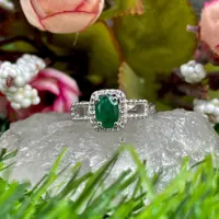 92.5 Sterling Silver Natural Zambian Emerald  -Oval Green Gemstone -Elegant silver Ring - Vintage Style Everyday Ring - Minimalist Jewellery