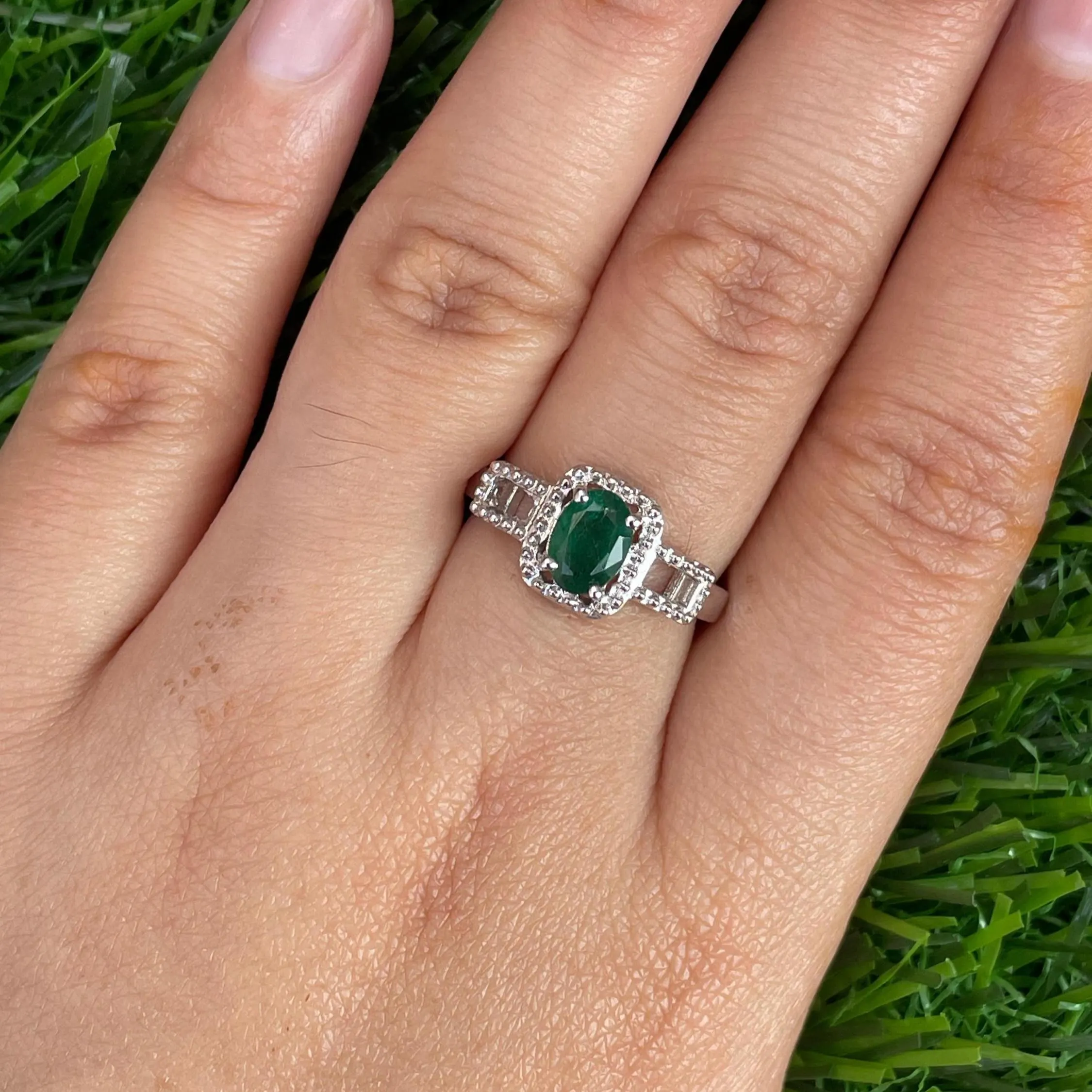 92.5 Sterling Silver Natural Zambian Emerald -Oval Green Gemstone -Elegant silver Ring - Vintage Style Everyday Ring - Minimalist Jewellery - Image 4